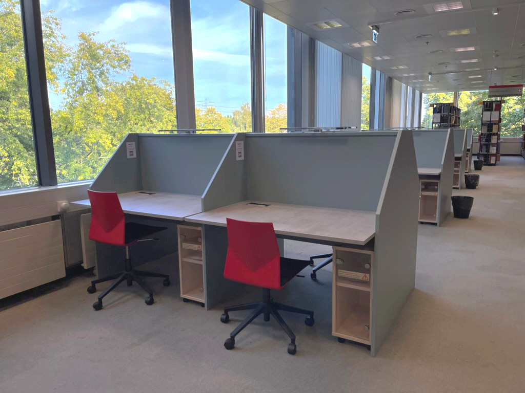 Foto der mietbaren Arbeitstische für HSU-Studierende